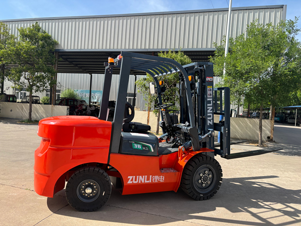 鋰電池電動叉車充電注意事項